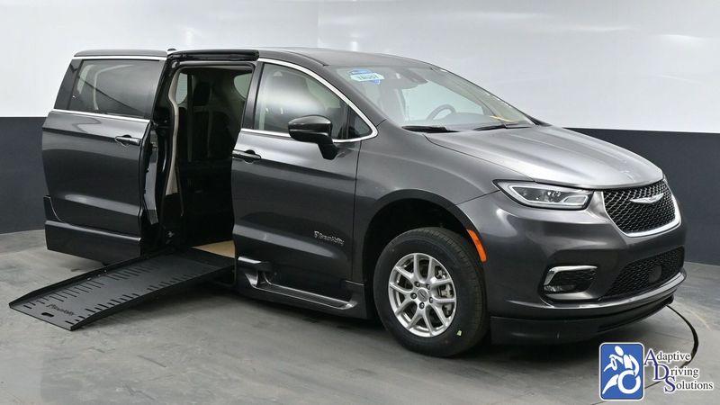 2023 Chrysler Pacifica Wheelchair Van - Adaptive Driving Solutions 