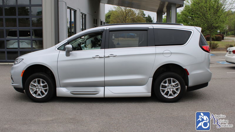 2022 Chrysler Pacifica Wheelchair Van - Adaptive Driving Solutions 