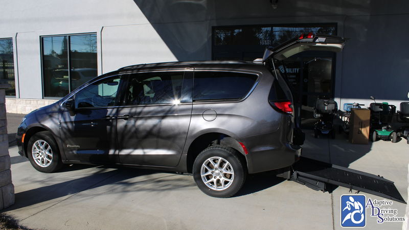 2022 Chrysler Pacifica Wheelchair Van - Adaptive Driving Solutions 