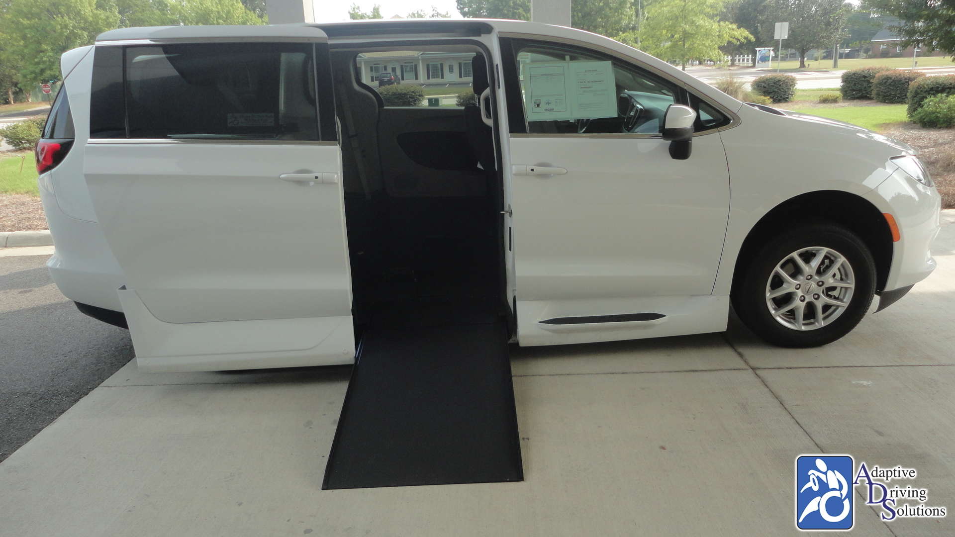 Adaptive Driving Solutions VMI Chrysler Northstar  Gallery Image