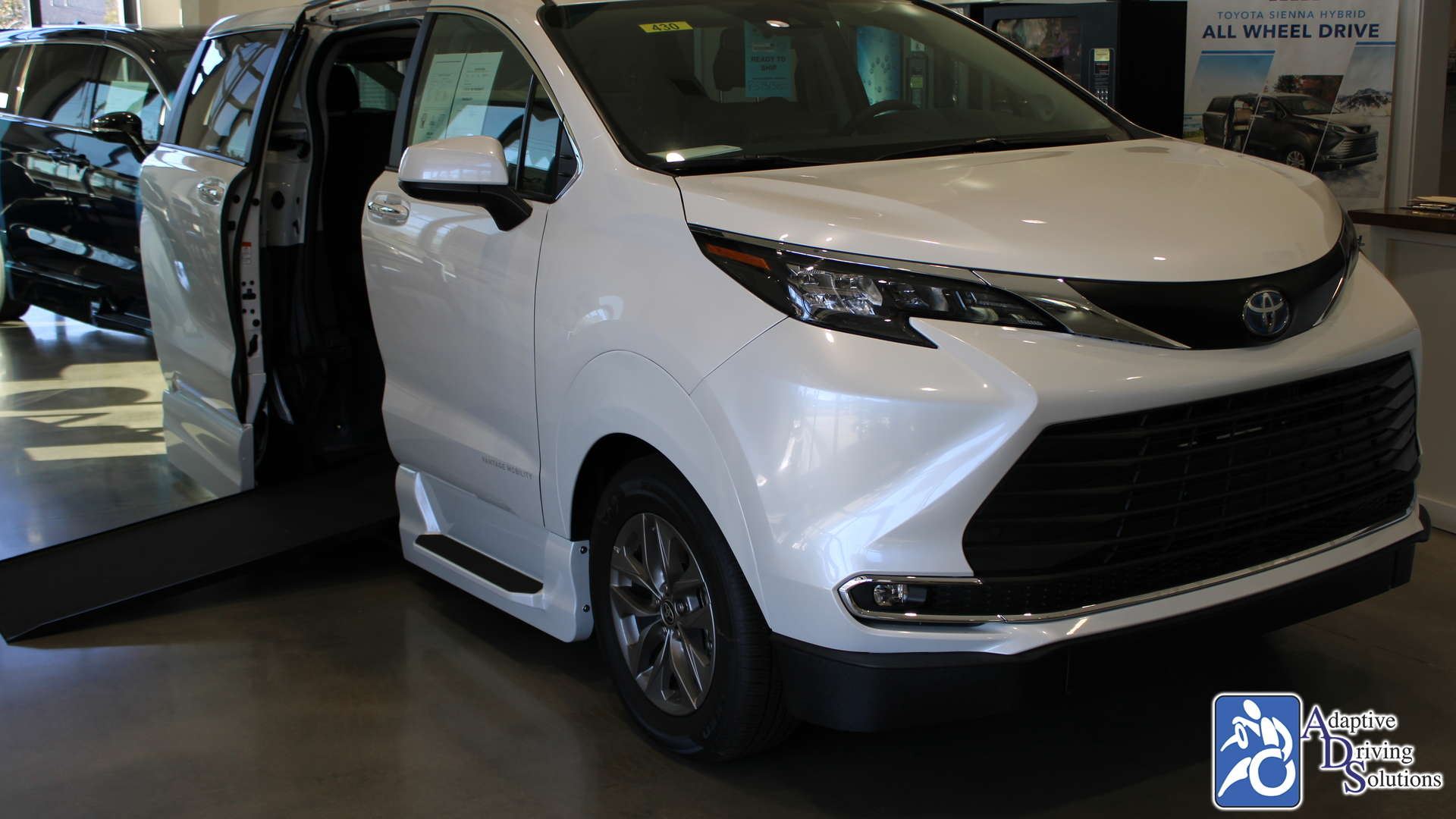 Adaptive Driving Solutions VMI Toyota Sienna Hybrid - AWD  Gallery Image