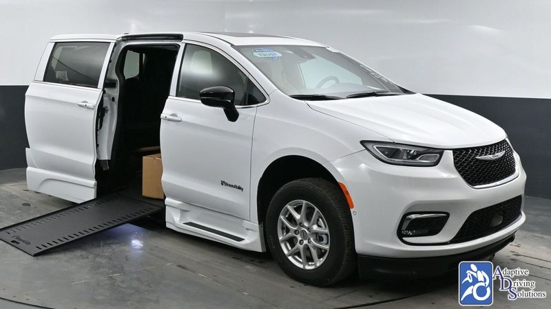 2025 Chrysler Pacifica Wheelchair Van - Adaptive Driving Solutions 