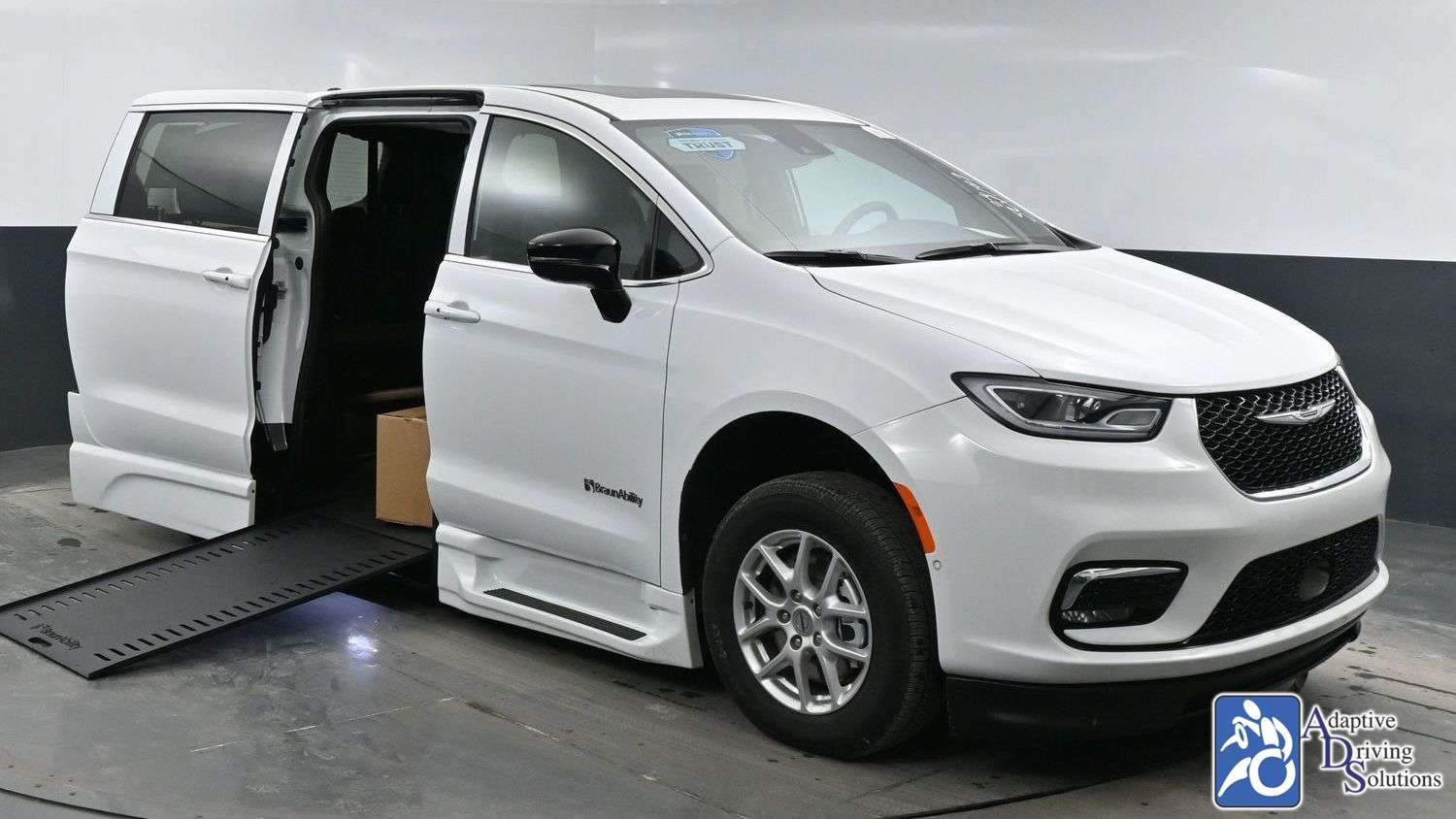 Adaptive Driving Solutions BraunAbility Chrysler Infloor  Gallery Image