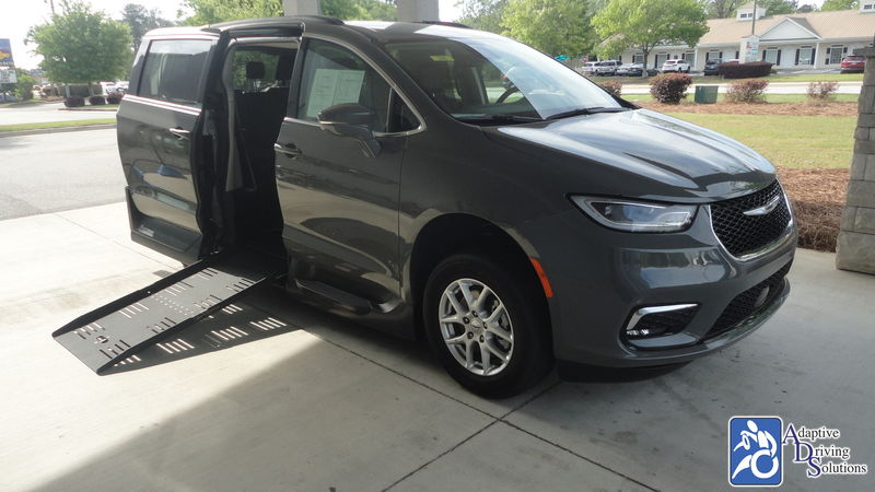 2022 Chrysler Pacifica Wheelchair Van - Adaptive Driving Solutions 
