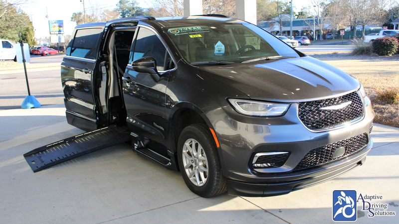 2022 Chrysler Pacifica Wheelchair Van - Adaptive Driving Solutions 