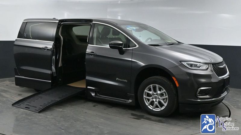 2023 Chrysler Pacifica Wheelchair Van - Adaptive Driving Solutions 
